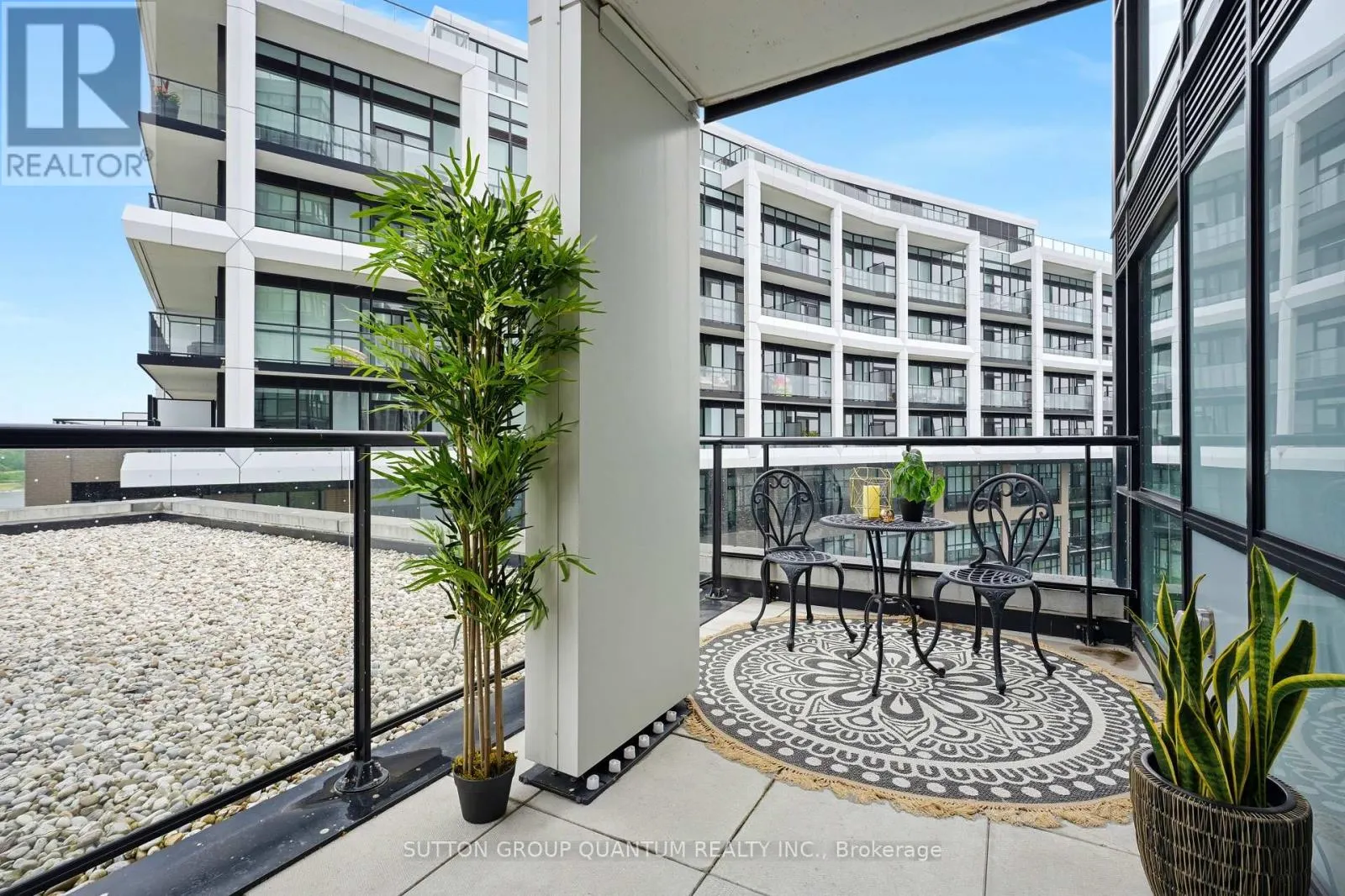 407 - 50 GEORGE BUTCHART DRIVE