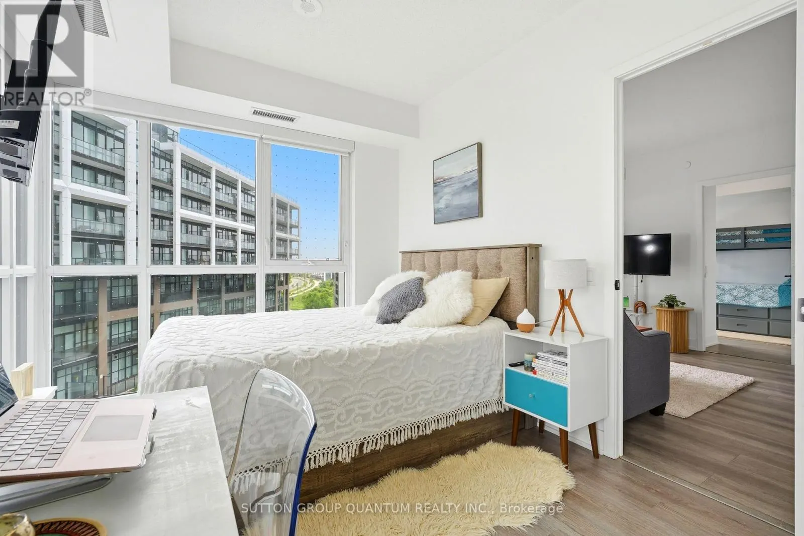 407 - 50 GEORGE BUTCHART DRIVE