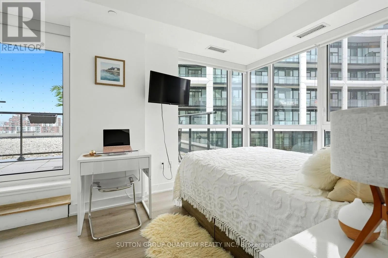 407 - 50 GEORGE BUTCHART DRIVE