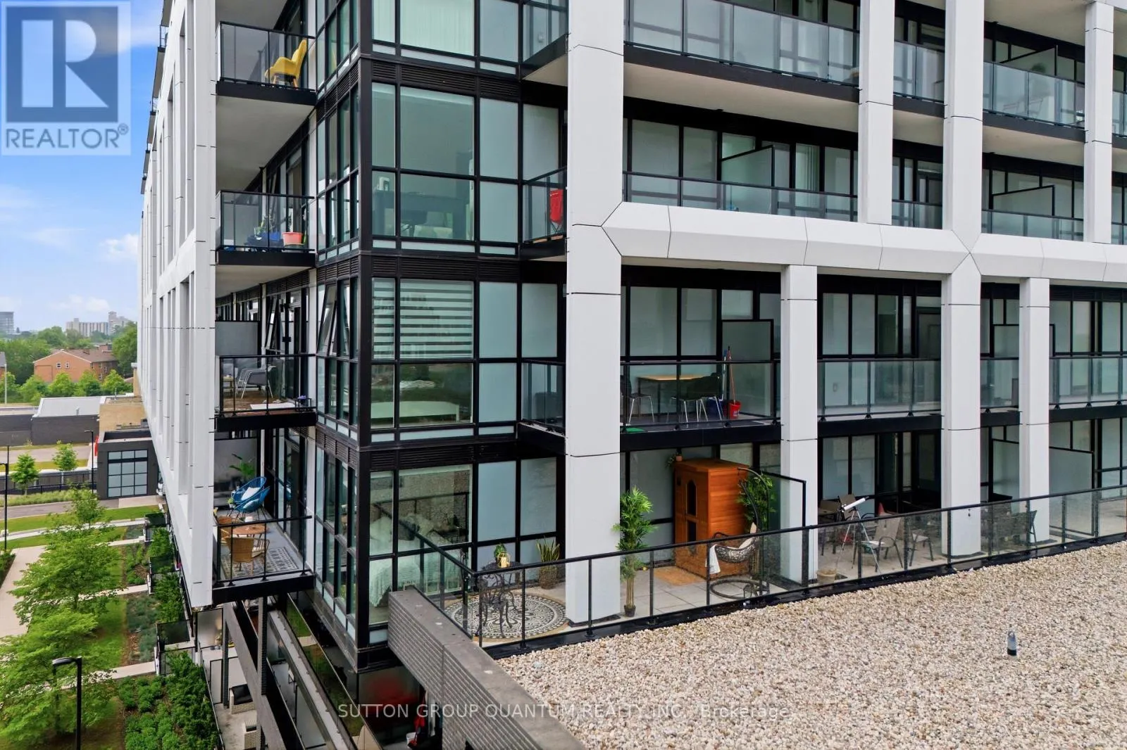 407 - 50 GEORGE BUTCHART DRIVE