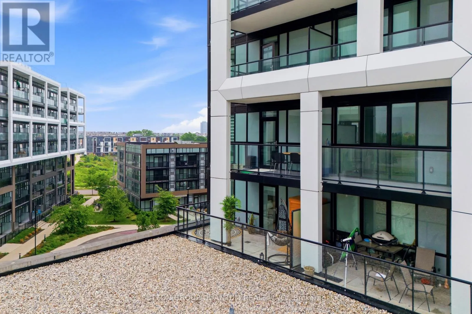 407 - 50 GEORGE BUTCHART DRIVE