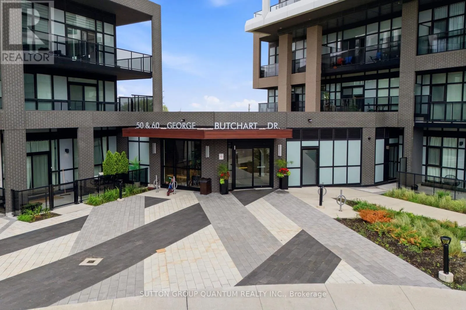 407 - 50 GEORGE BUTCHART DRIVE