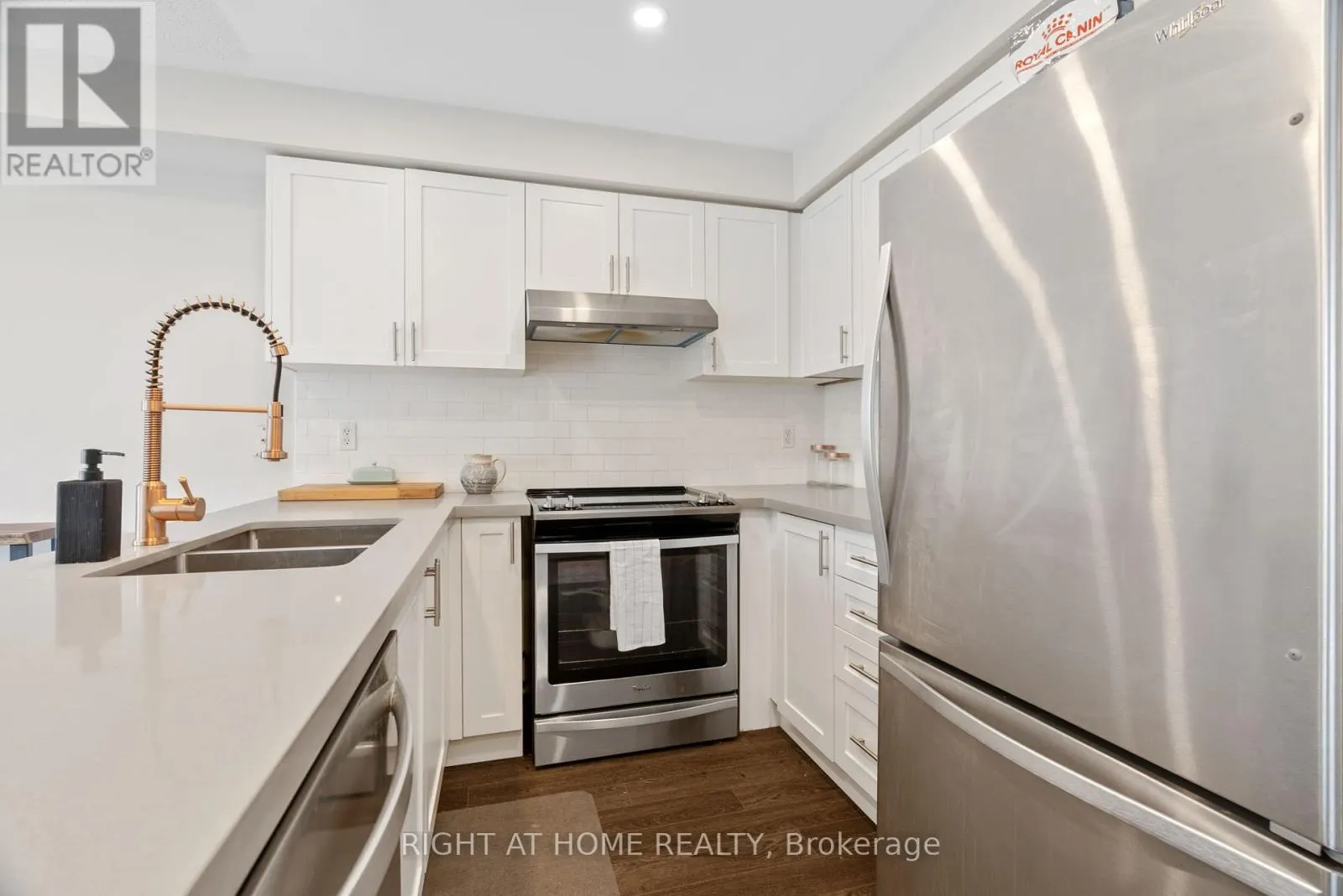 58 - 601 SHORELINE DRIVE