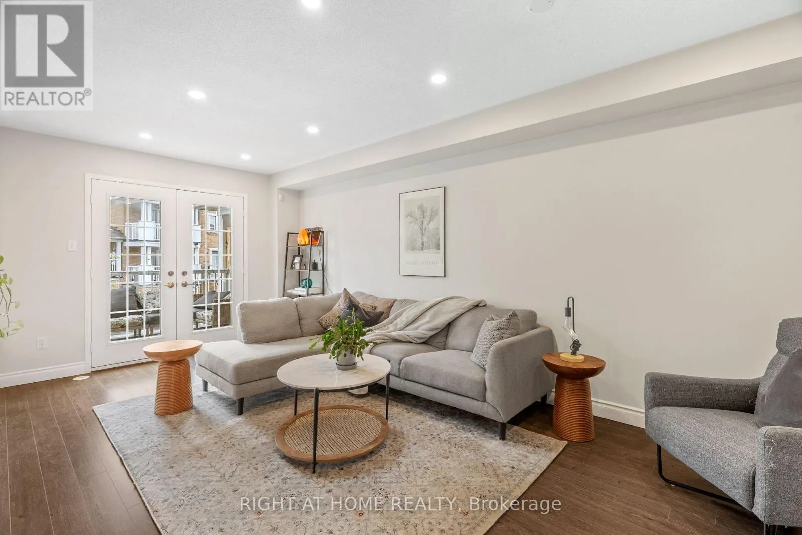 58 - 601 SHORELINE DRIVE