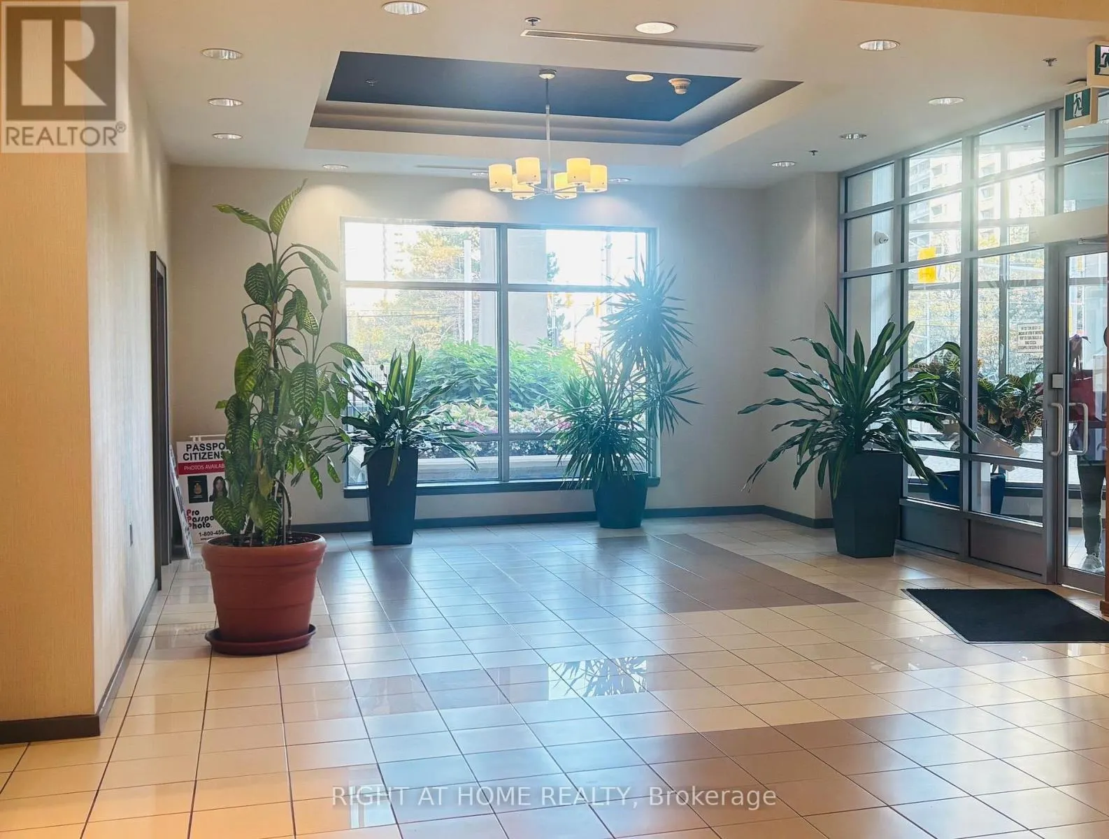 1301 - 33 ELM DRIVE W