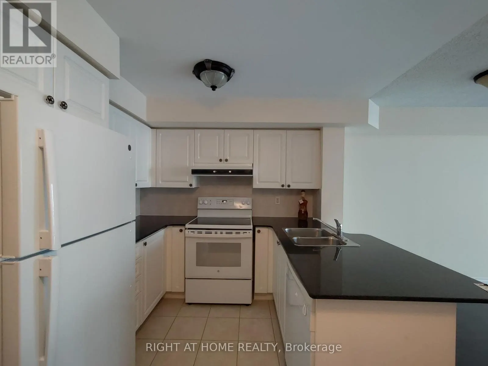 1301 - 33 ELM DRIVE W