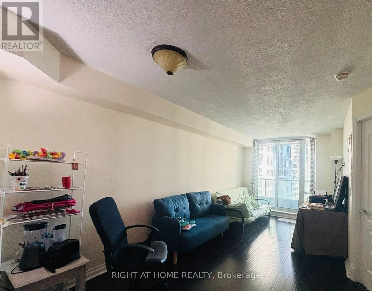 1301 - 33 ELM DRIVE W