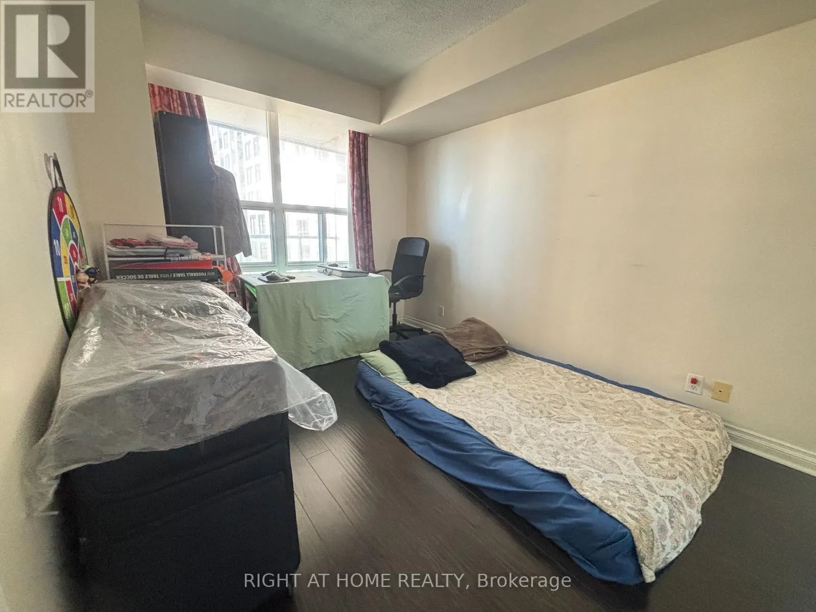 1301 - 33 ELM DRIVE W