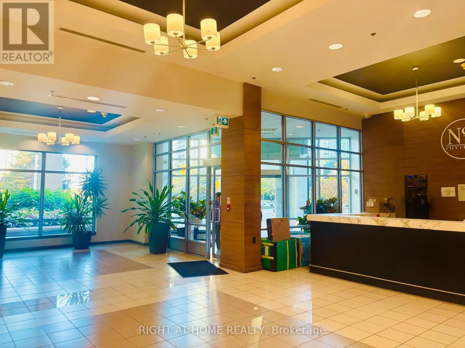 1301 - 33 ELM DRIVE W