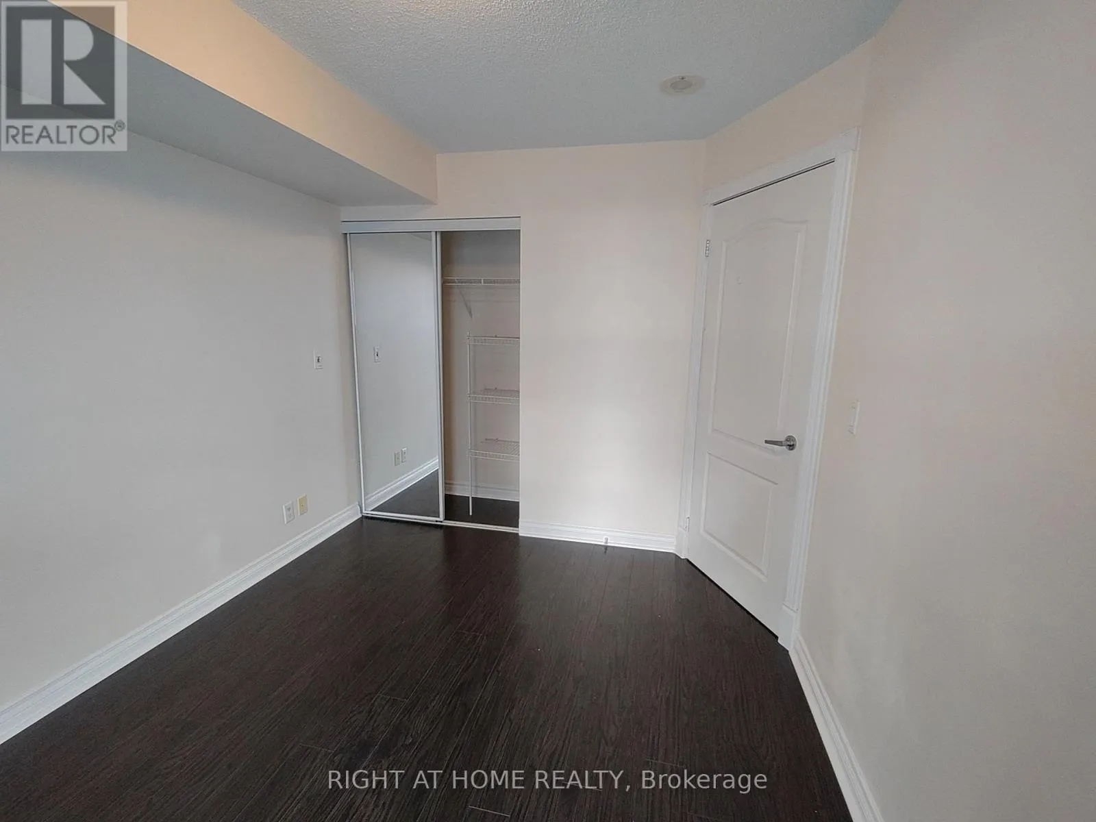 1301 - 33 ELM DRIVE W