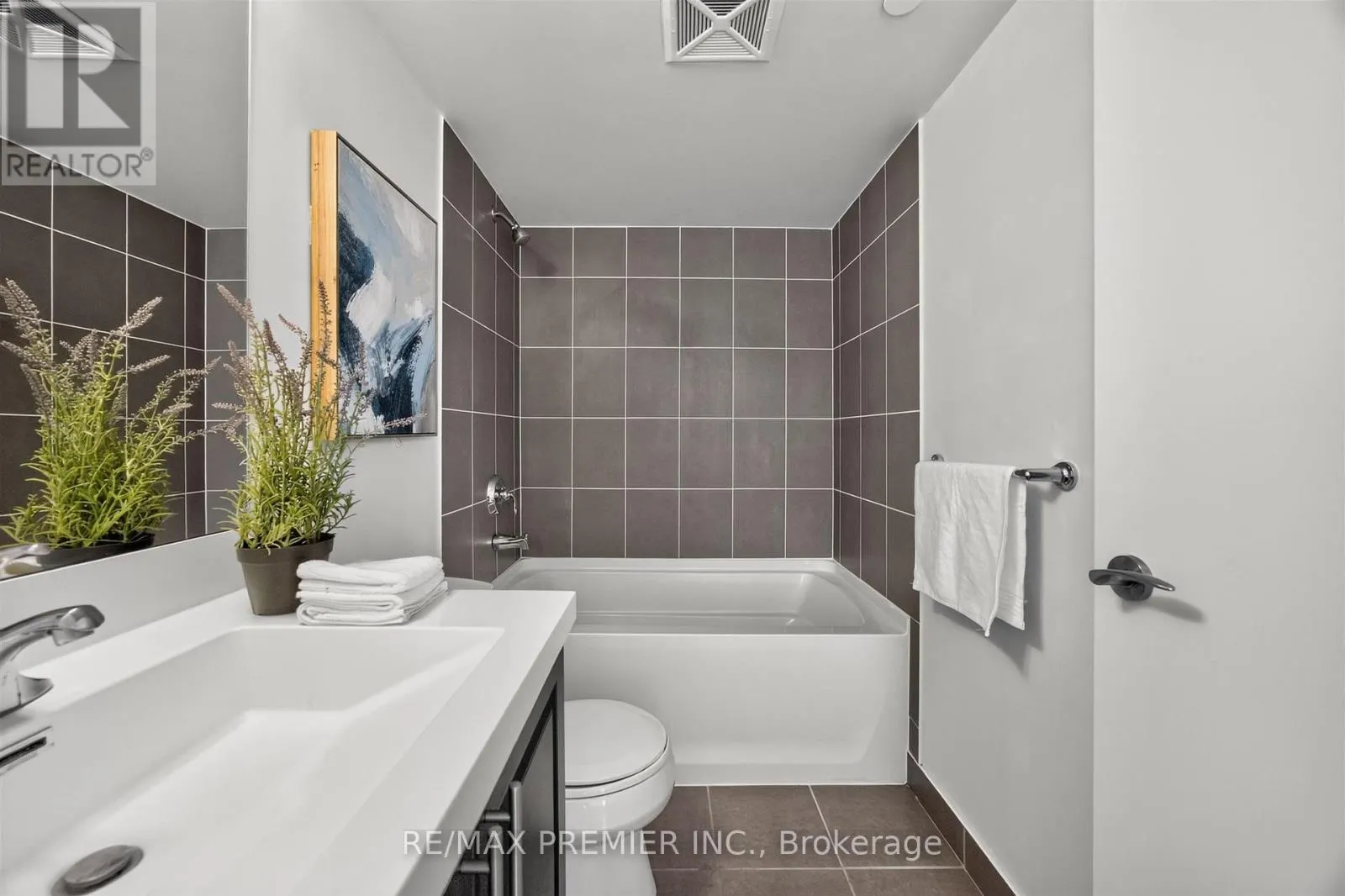 704 - 3091 DUFFERIN STREET