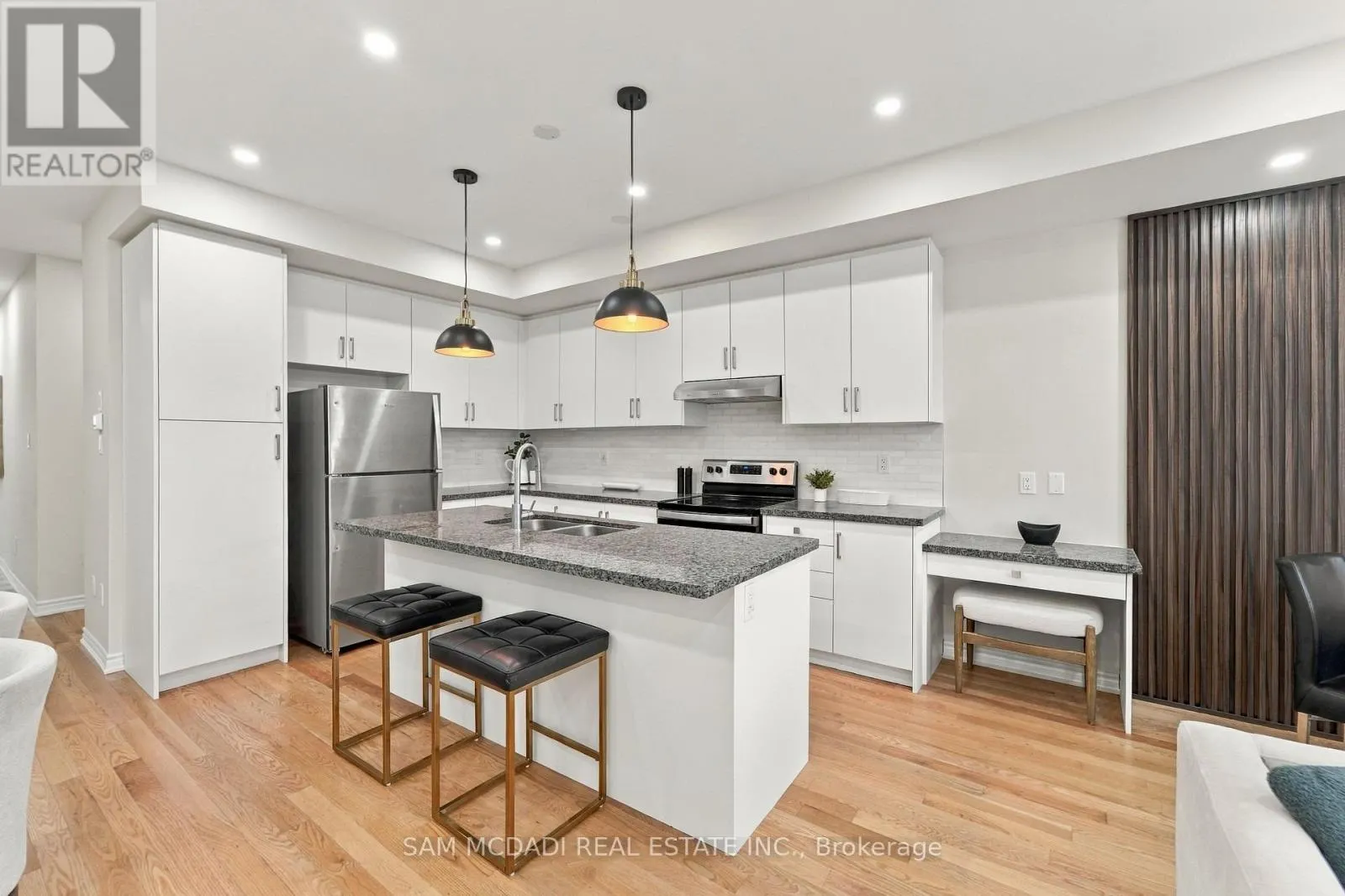 2076 COPPENWOOD COMMON