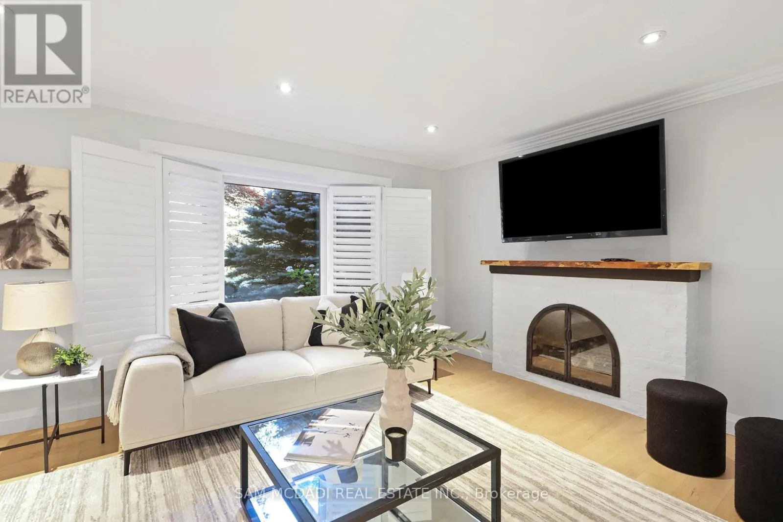 38 KENNINGHALL BOULEVARD