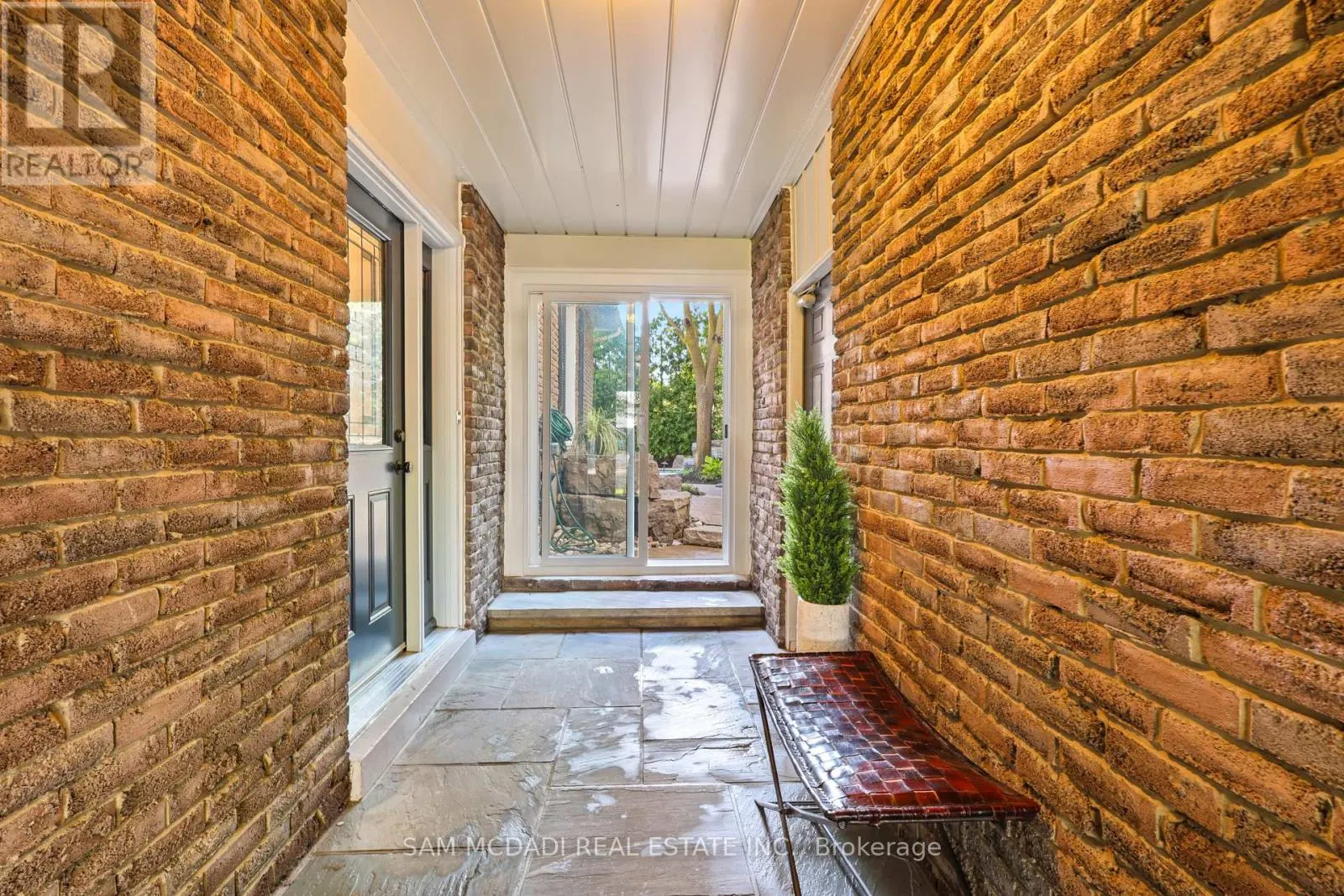 38 KENNINGHALL BOULEVARD