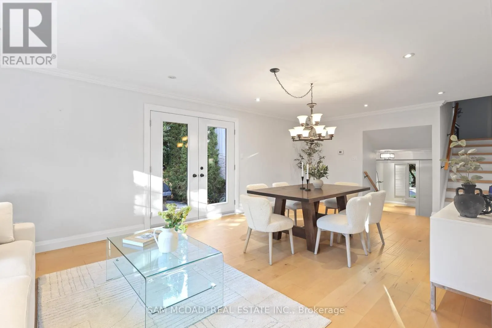 38 KENNINGHALL BOULEVARD