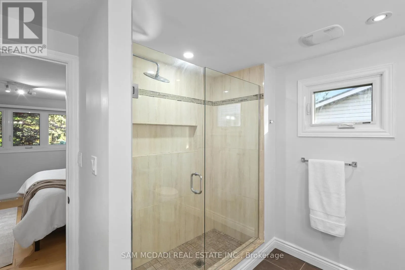 38 KENNINGHALL BOULEVARD