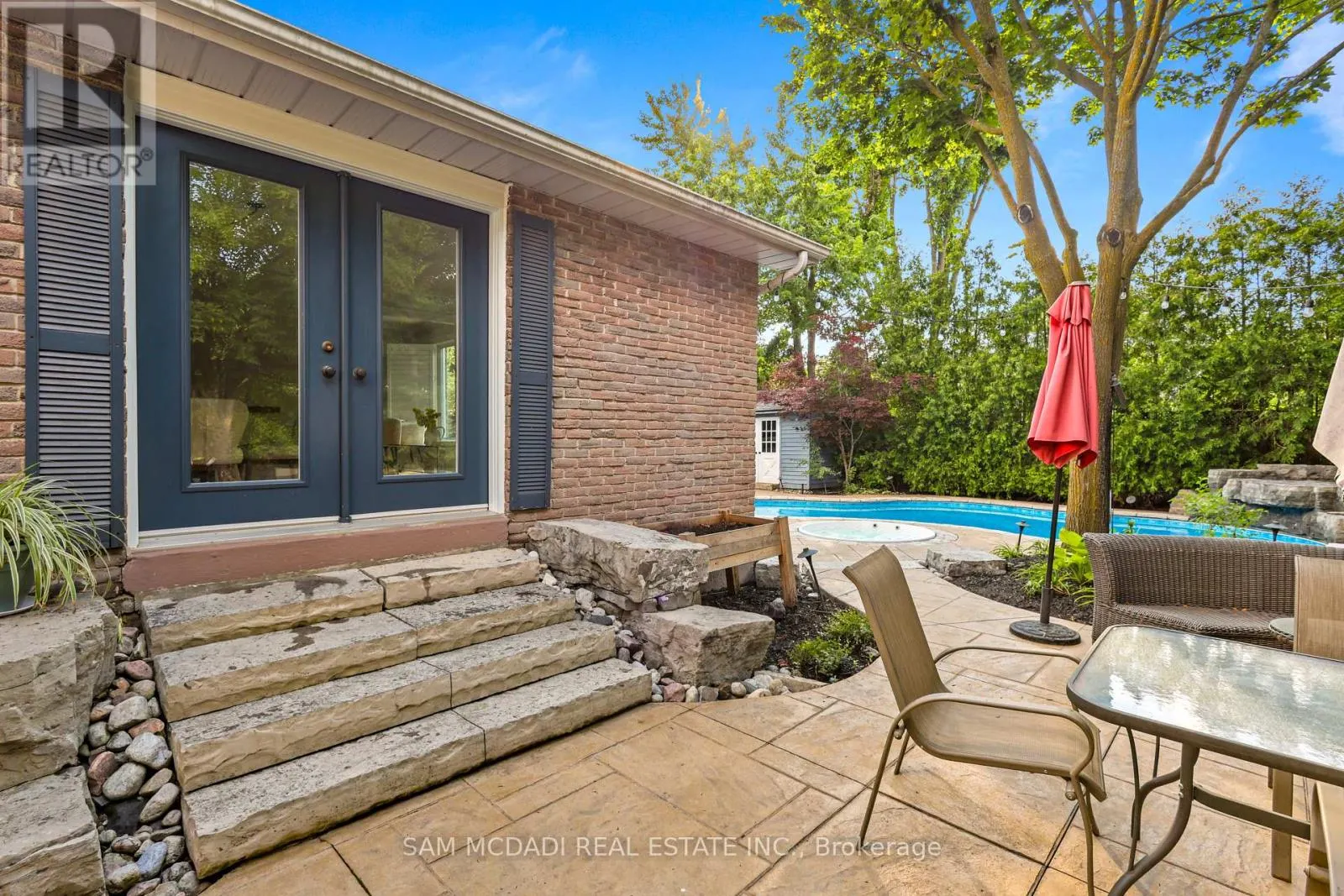 38 KENNINGHALL BOULEVARD