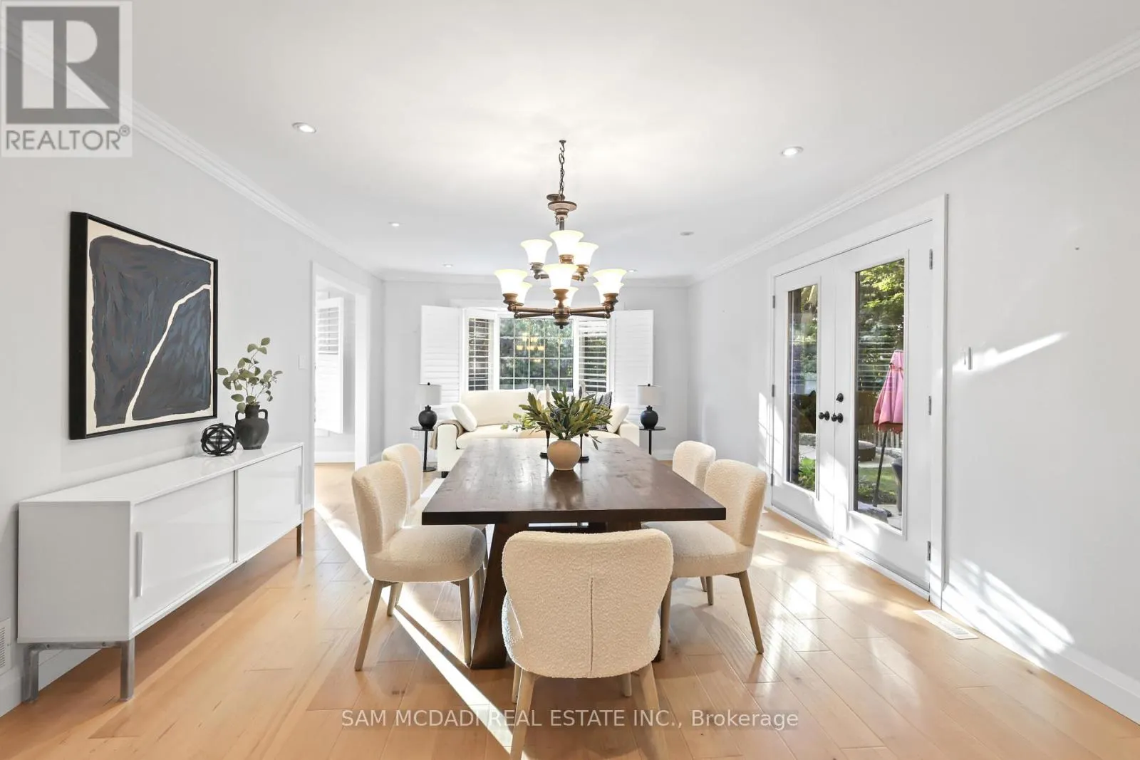 38 KENNINGHALL BOULEVARD