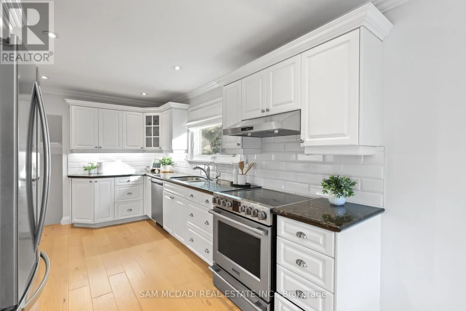 38 KENNINGHALL BOULEVARD