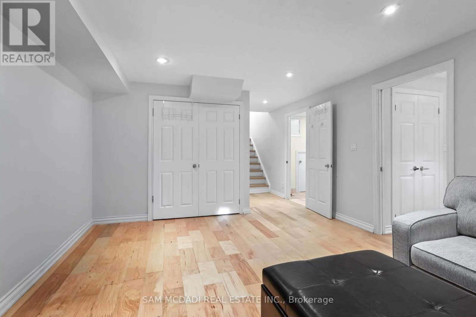 38 KENNINGHALL BOULEVARD