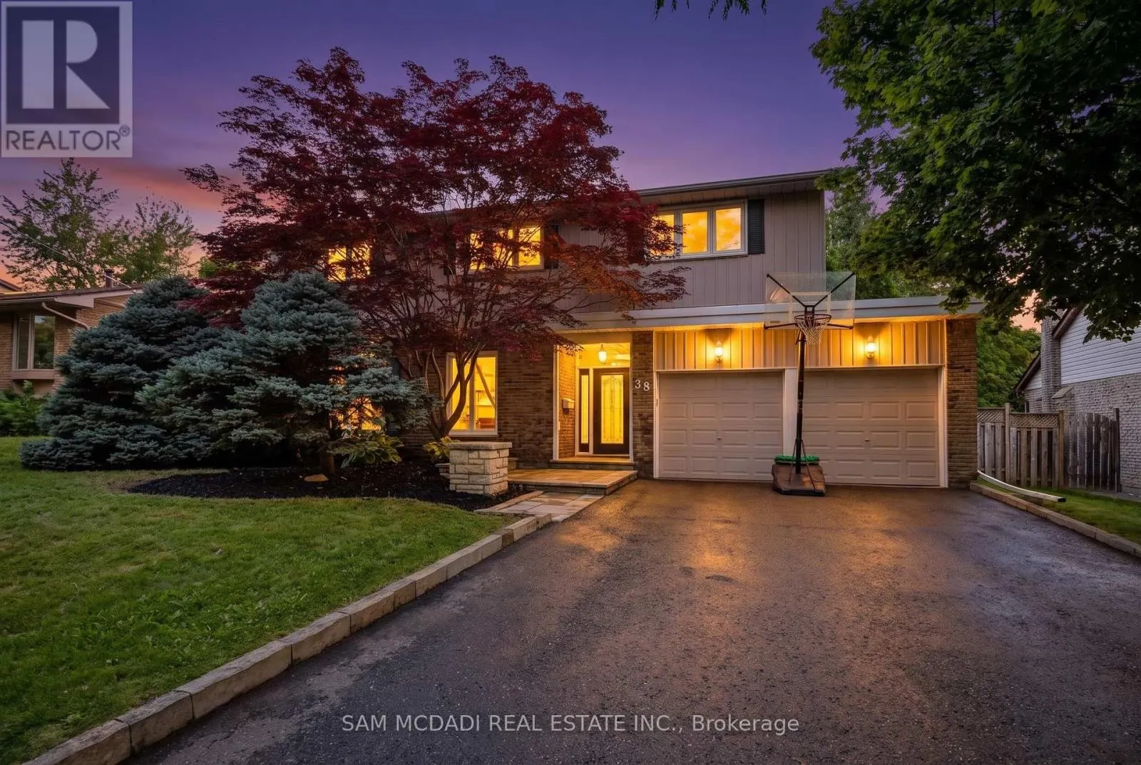 38 KENNINGHALL BOULEVARD
