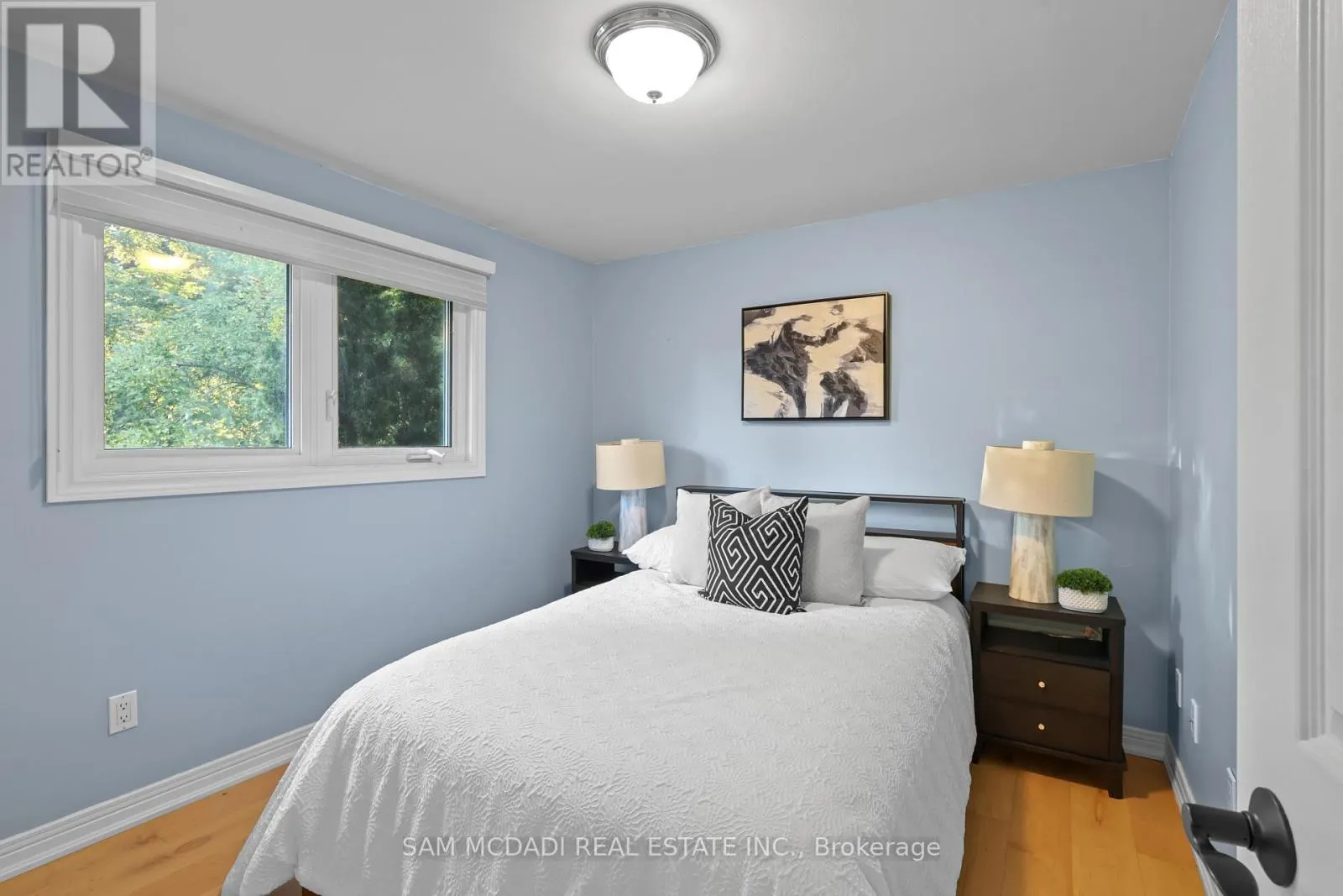 38 KENNINGHALL BOULEVARD