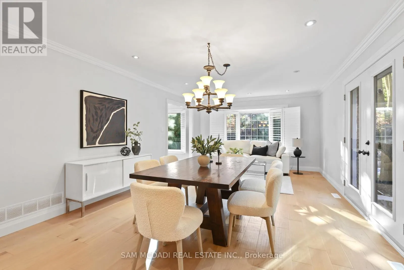 38 KENNINGHALL BOULEVARD