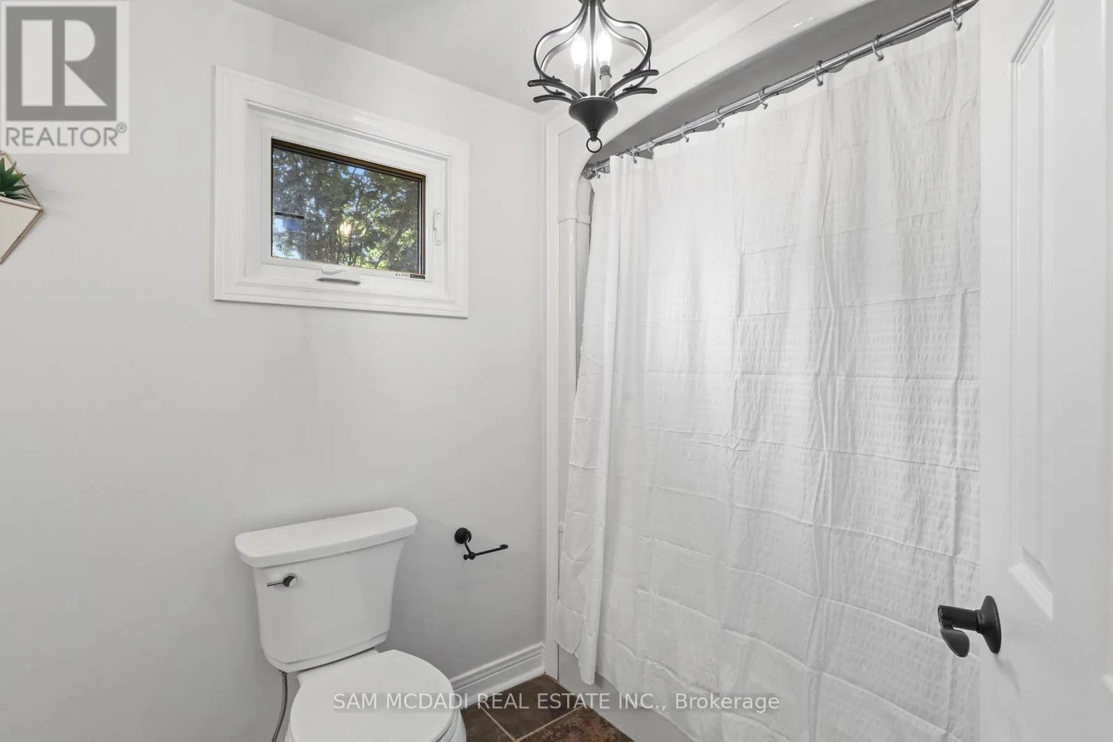 38 KENNINGHALL BOULEVARD