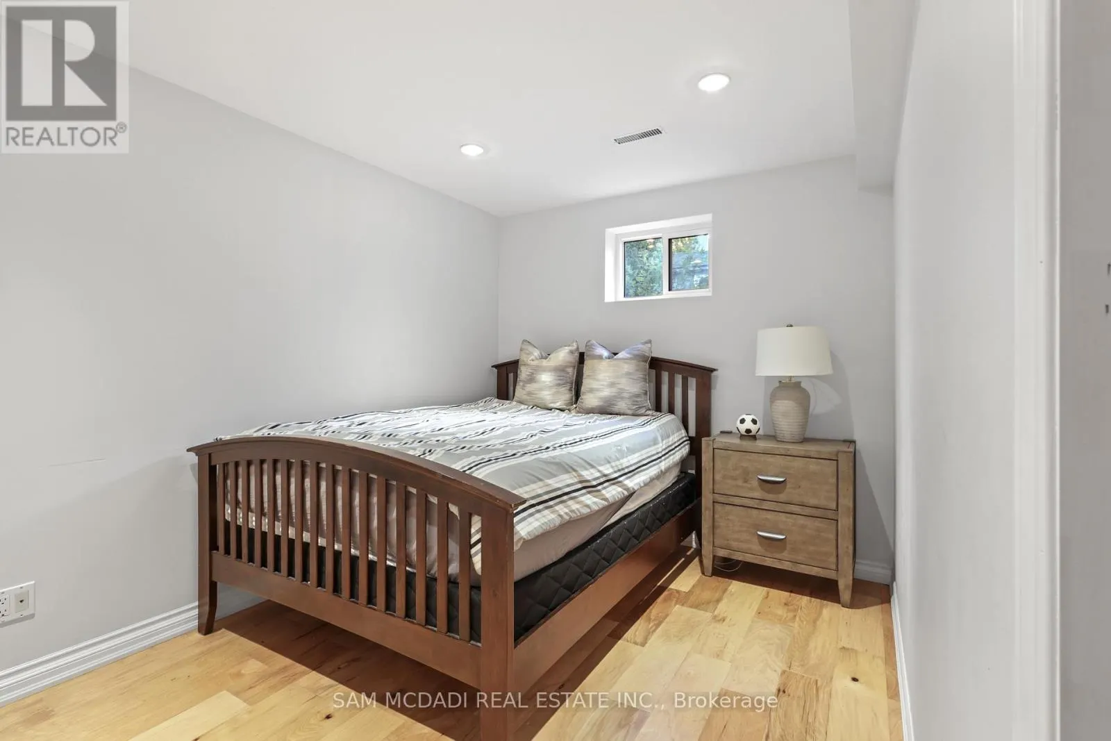 38 KENNINGHALL BOULEVARD
