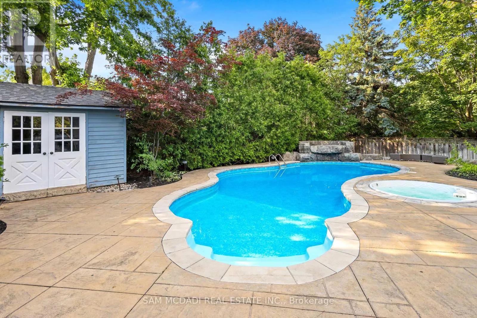 38 KENNINGHALL BOULEVARD