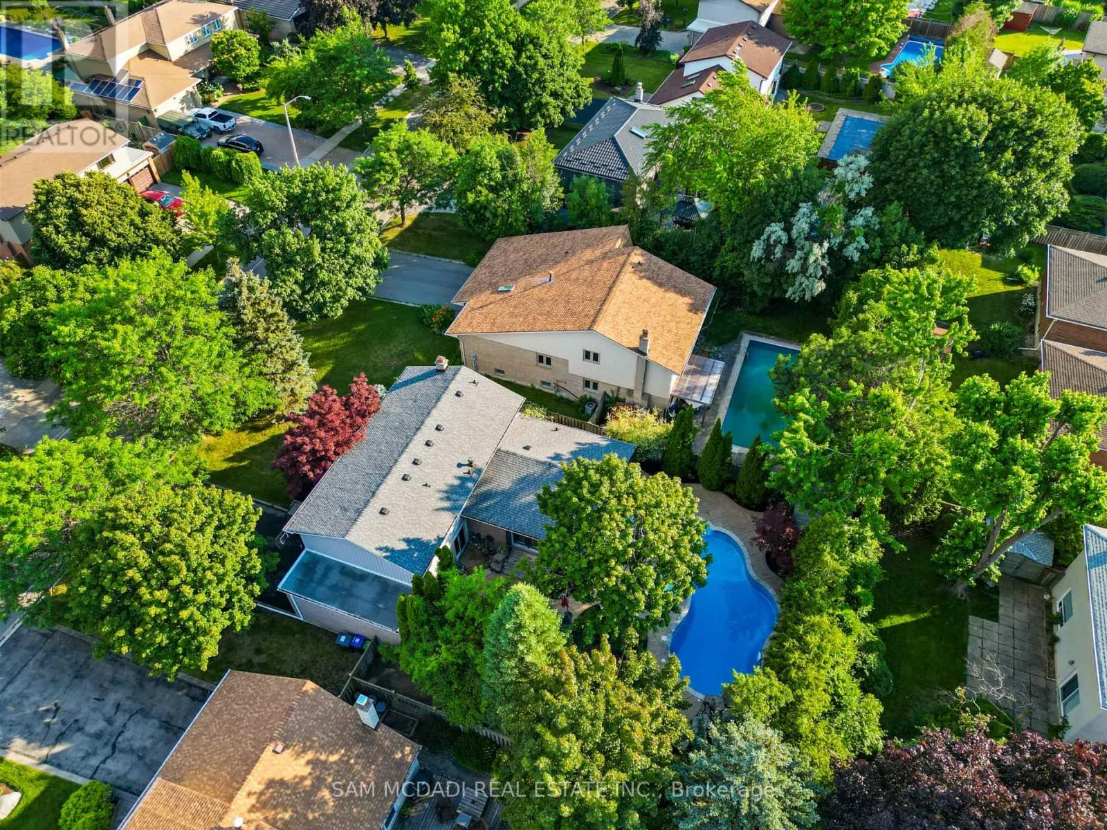 38 KENNINGHALL BOULEVARD