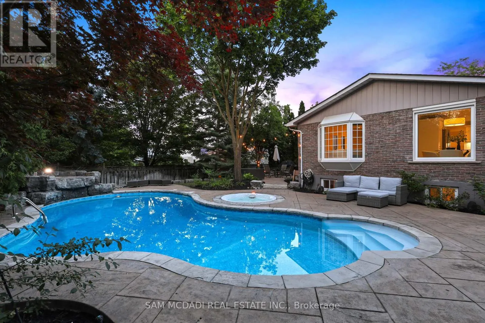 38 KENNINGHALL BOULEVARD