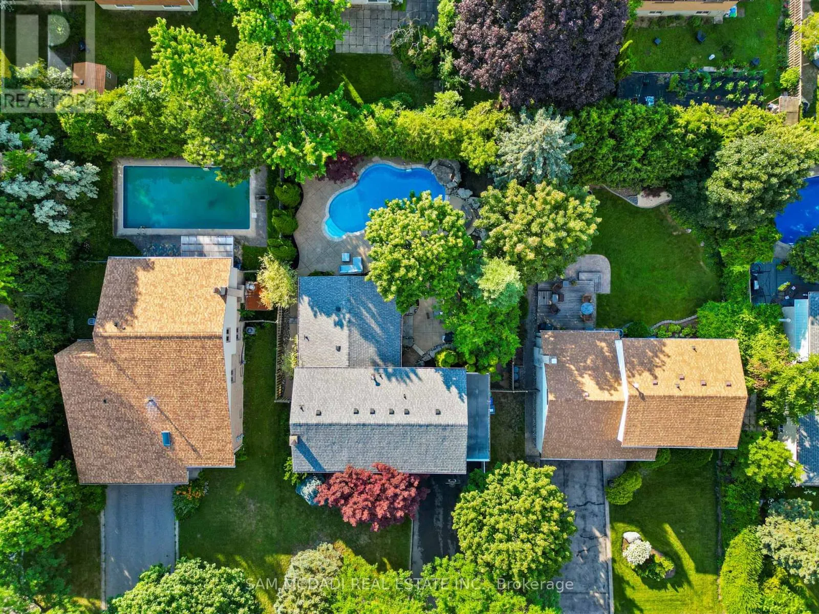38 KENNINGHALL BOULEVARD