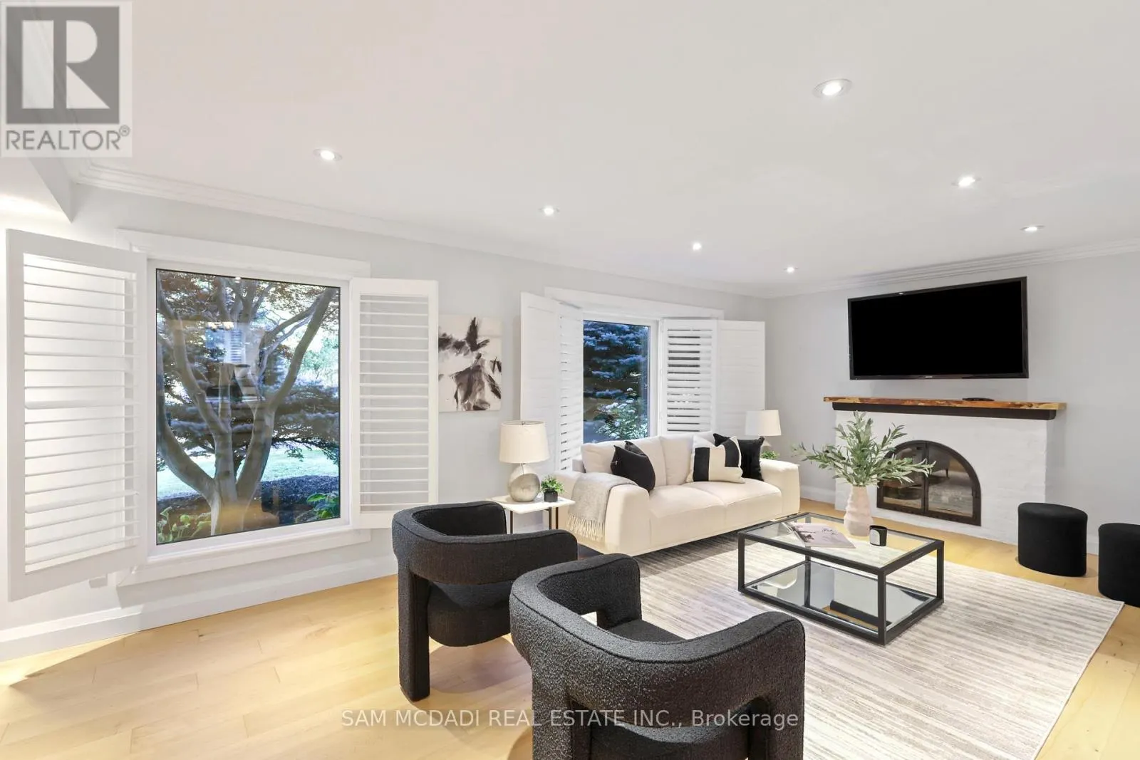 38 KENNINGHALL BOULEVARD