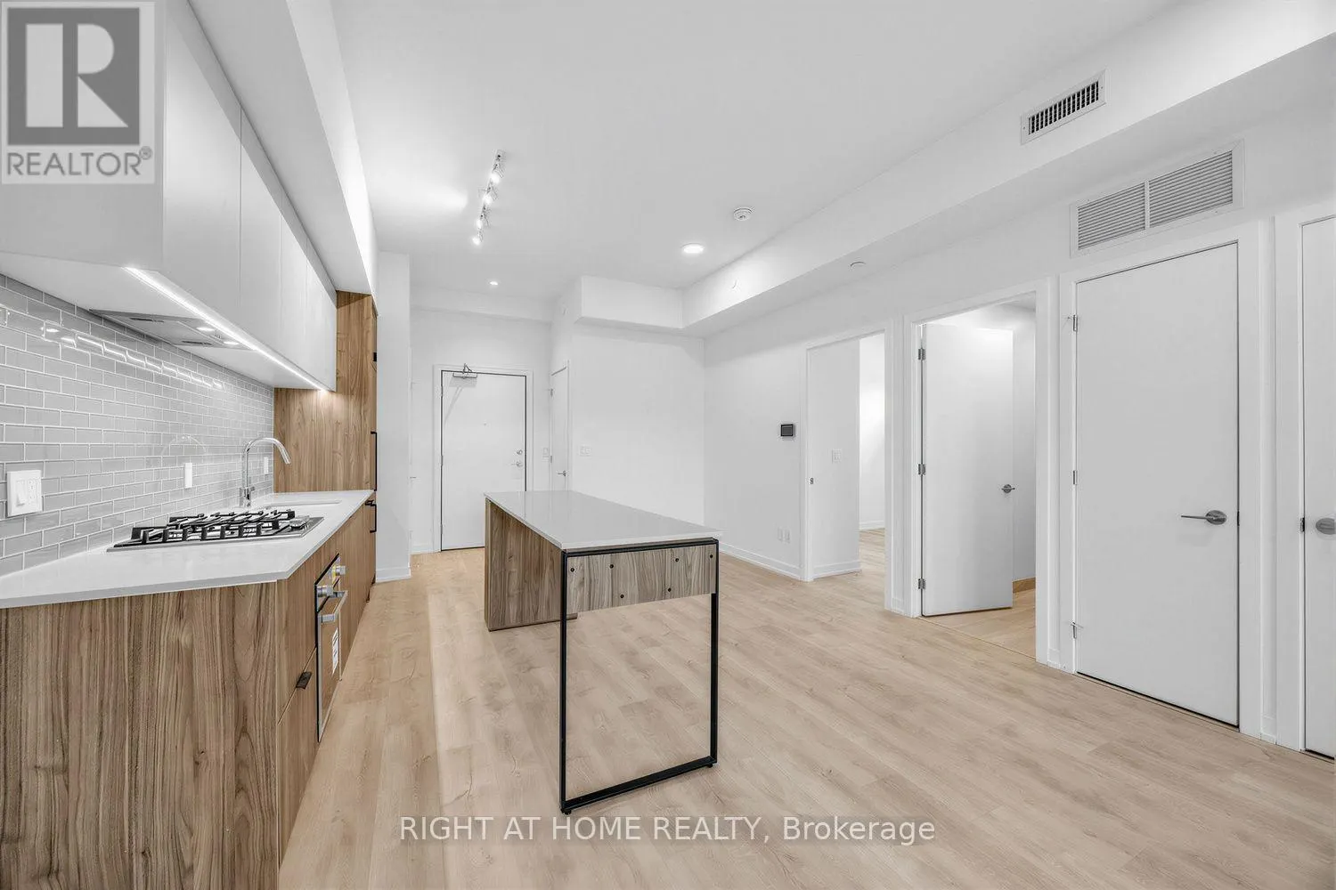 207 - 722 MARLEE AVENUE