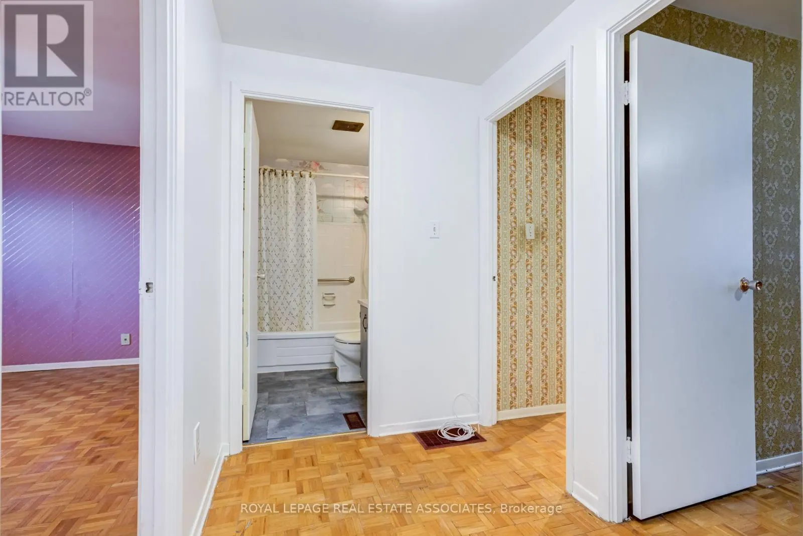 215 MISSISSAUGA VALLEY BOULEVARD
