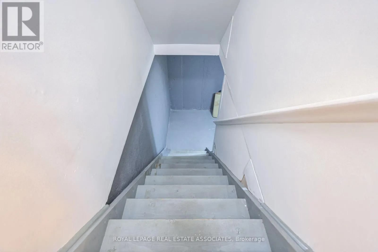 215 MISSISSAUGA VALLEY BOULEVARD