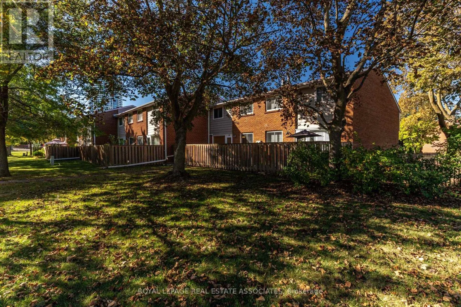 215 MISSISSAUGA VALLEY BOULEVARD