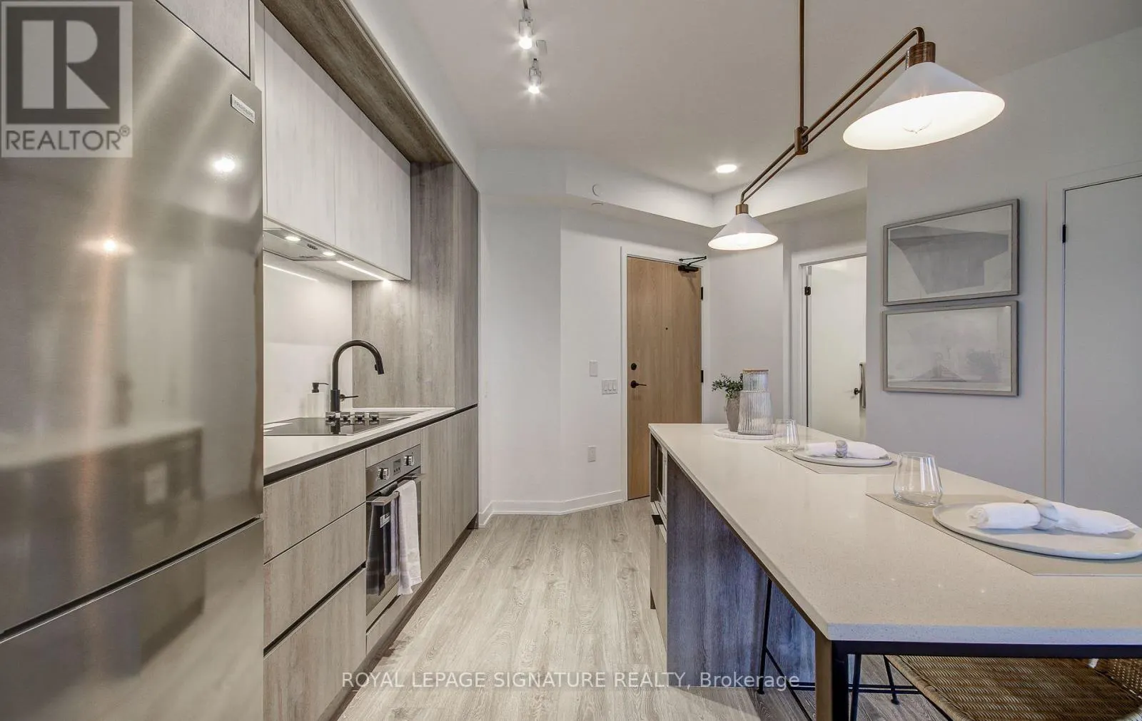 1206 - 2495 EGLINTON AVENUE W