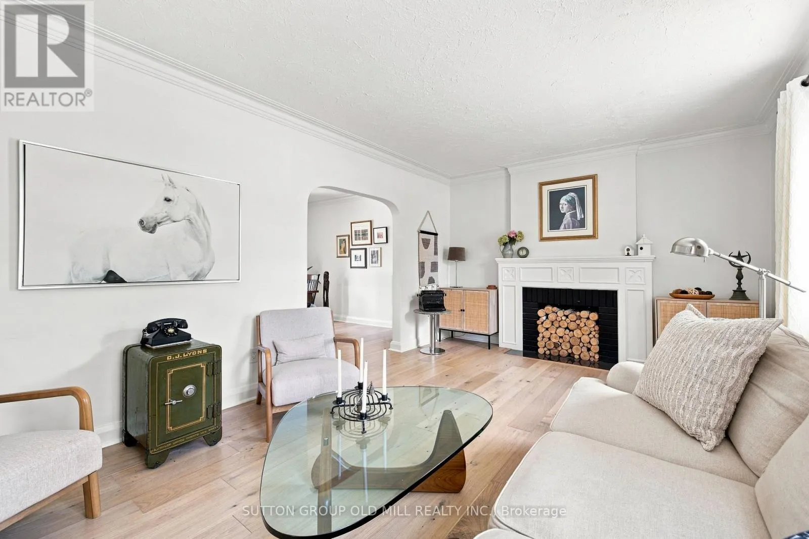 10 QUEENS AVENUE