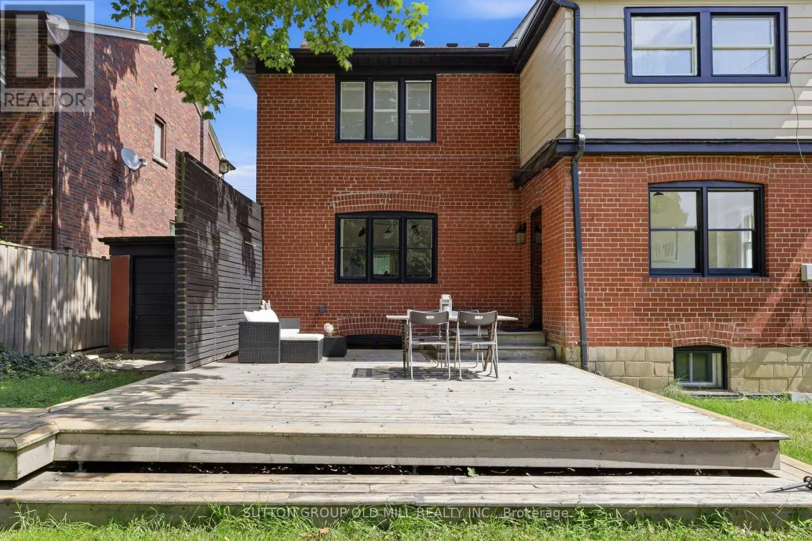 10 QUEENS AVENUE