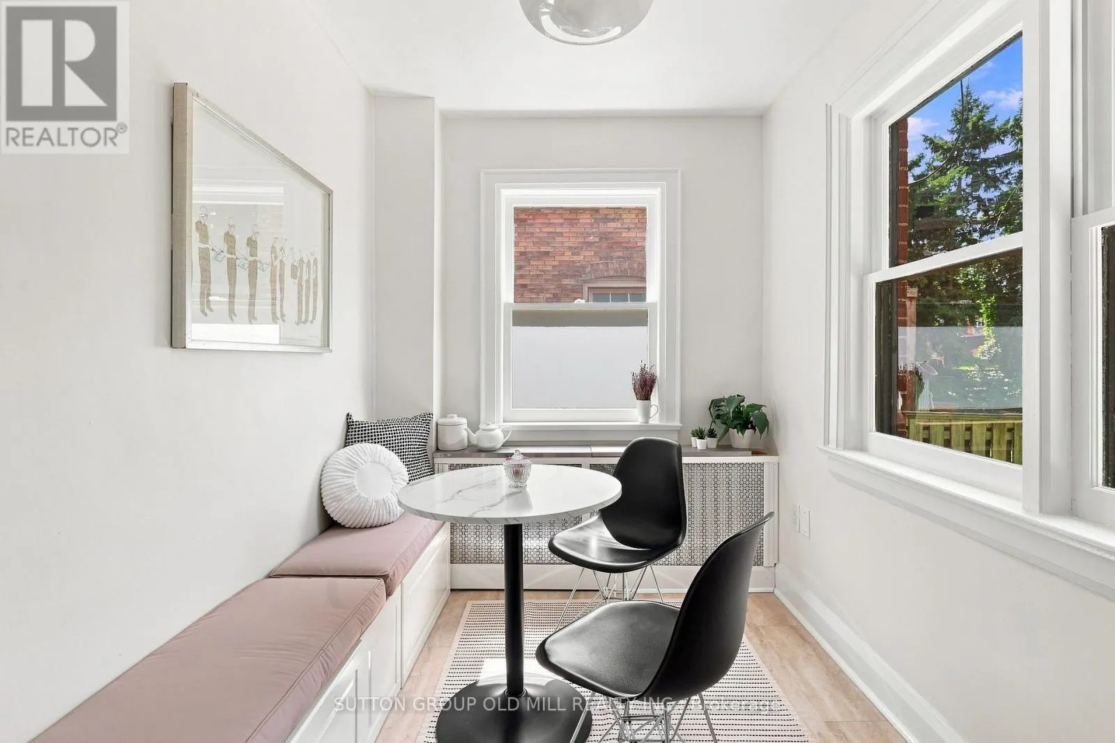 10 QUEENS AVENUE
