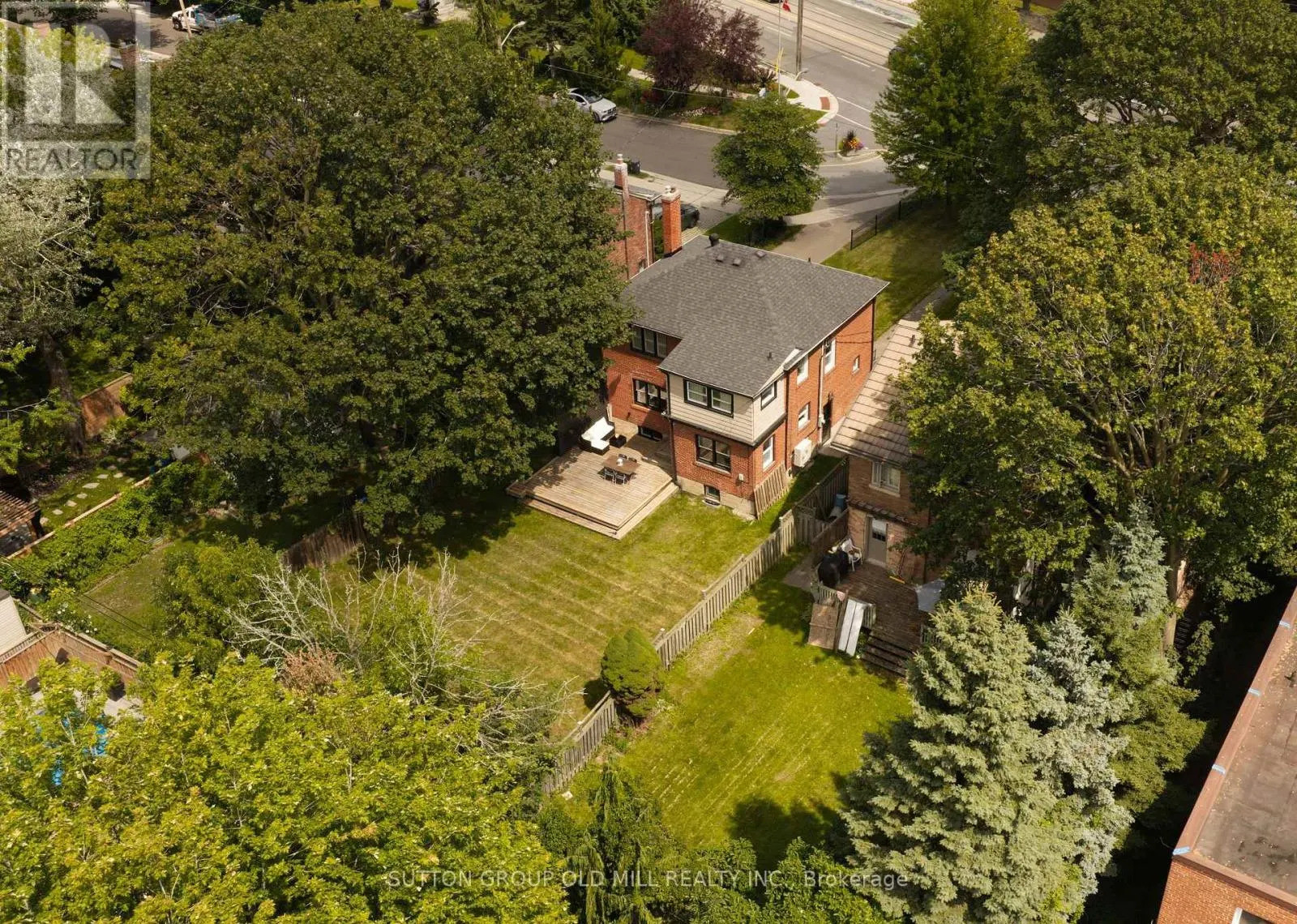 10 QUEENS AVENUE