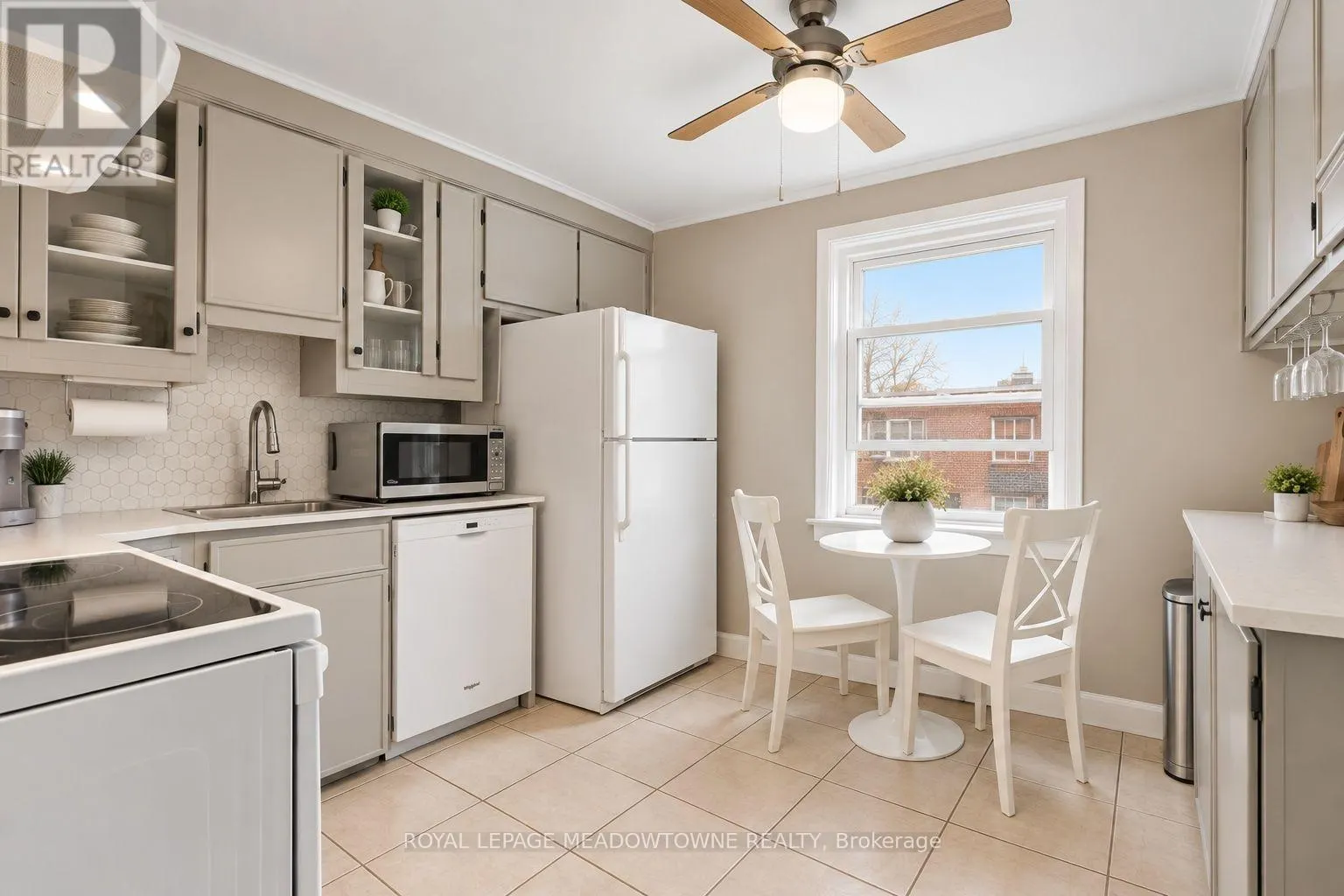 15 - 1351 LAKESHORE ROAD