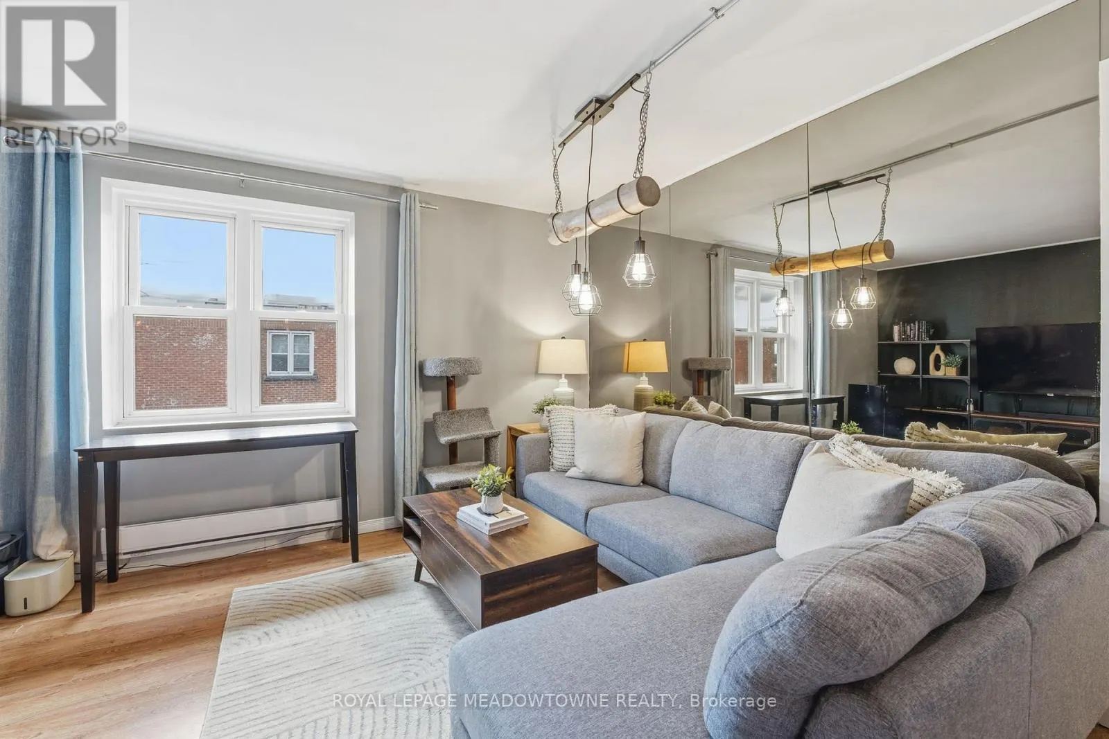 15 - 1351 LAKESHORE ROAD