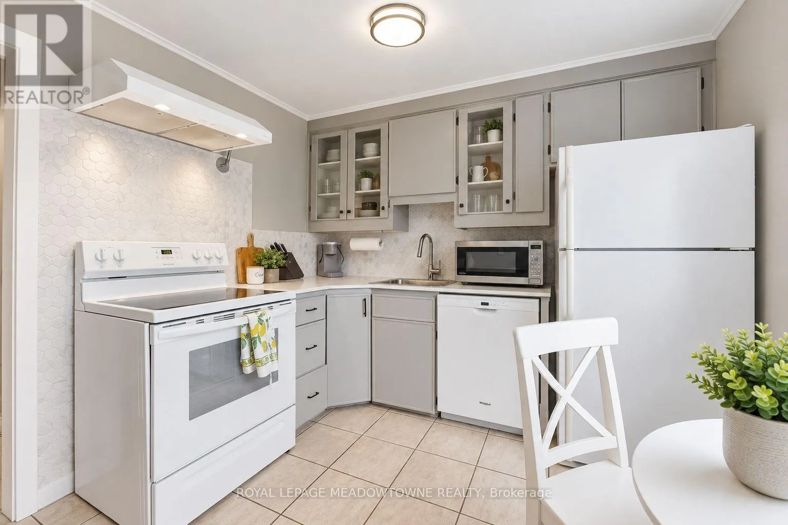 15 - 1351 LAKESHORE ROAD