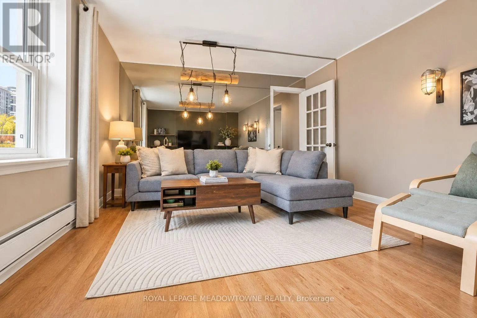 15 - 1351 LAKESHORE ROAD