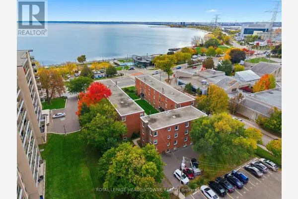 15 - 1351 LAKESHORE ROAD