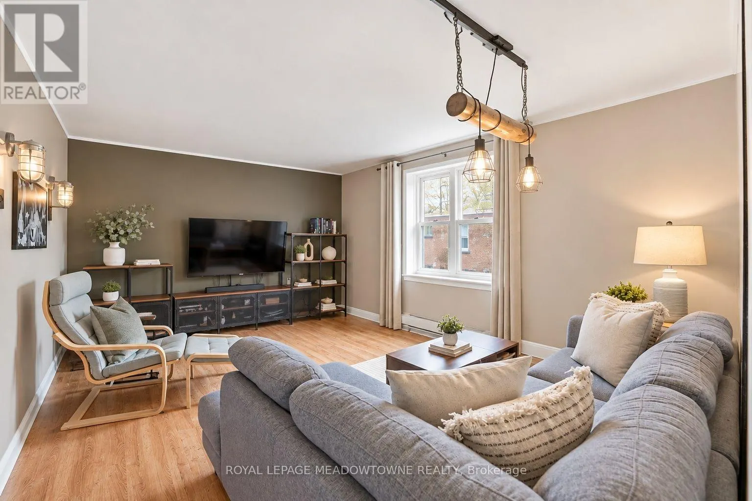15 - 1351 LAKESHORE ROAD