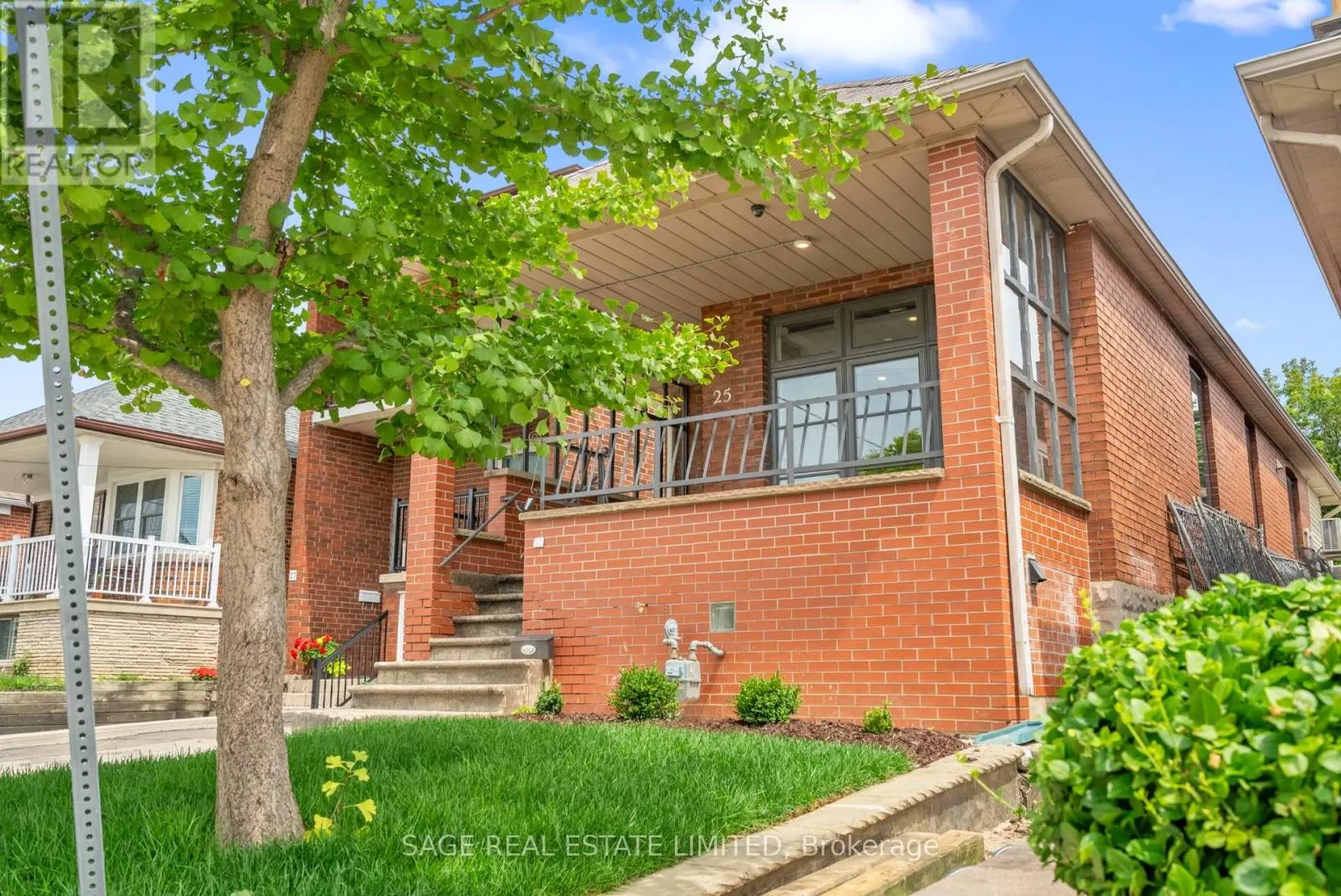 25 CHAMBERLAIN AVENUE